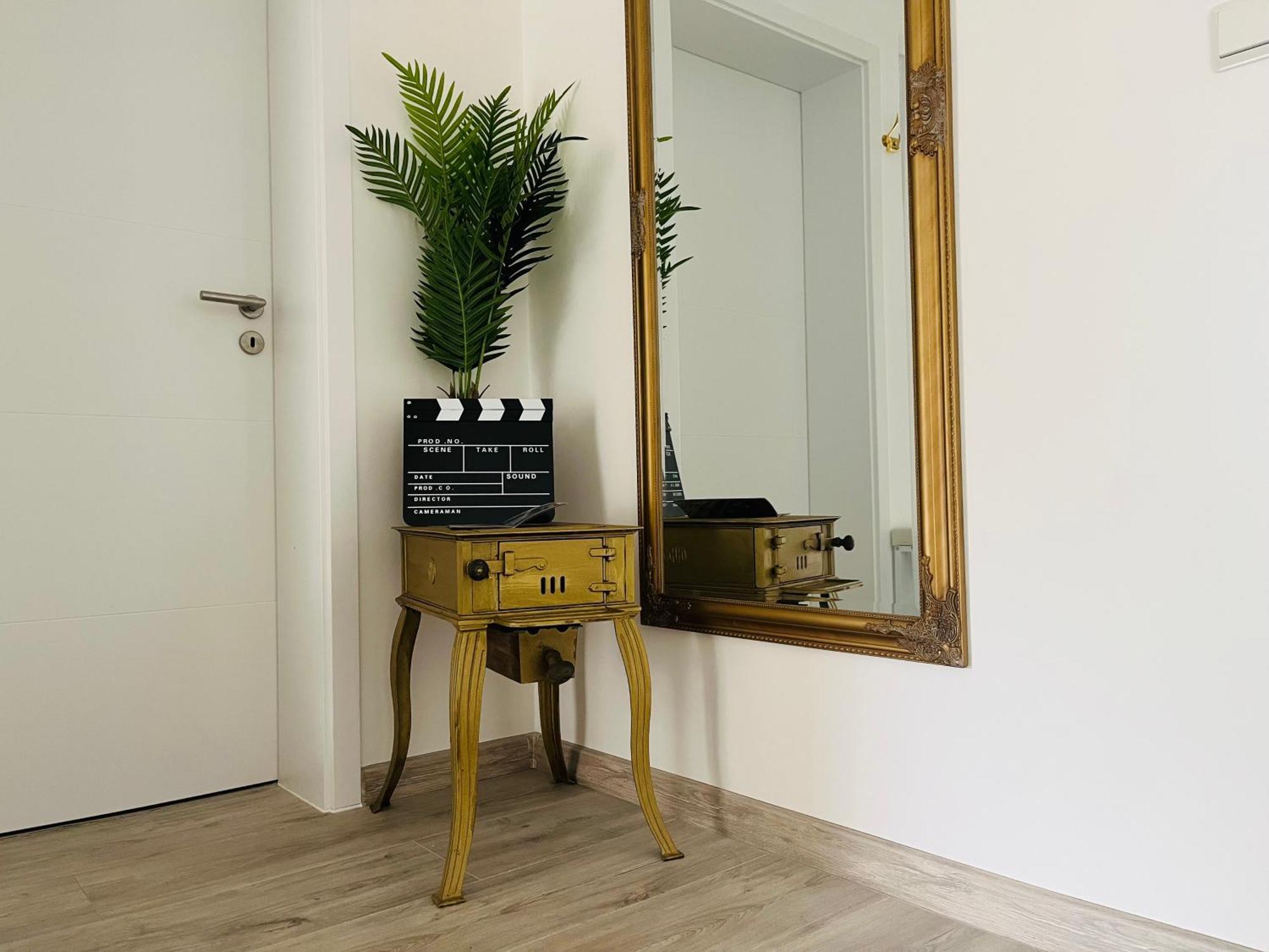Filmap-Charmant-Modern-Zentral-Balkon-Beamer-Spieletisch Görlitz Dış mekan fotoğraf